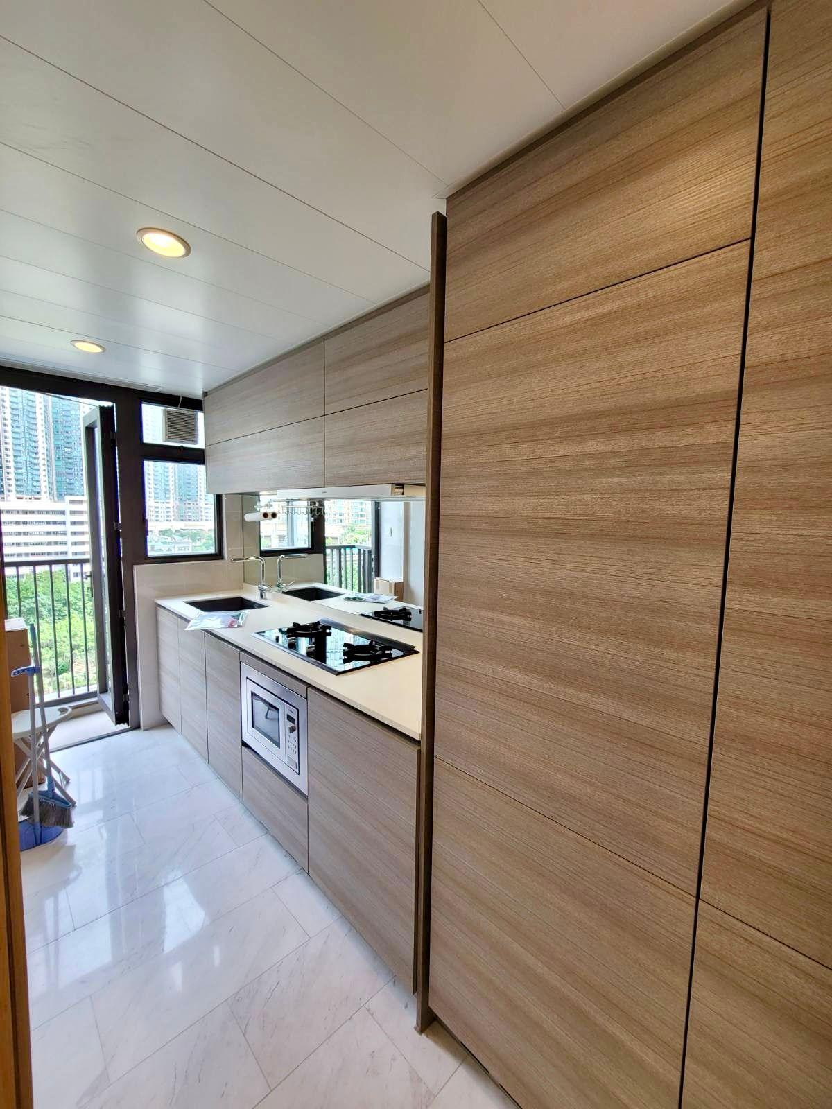 東涌昇薈一房連租約戶,廚房裝修新淨,外接小工作平台。(代理提供)