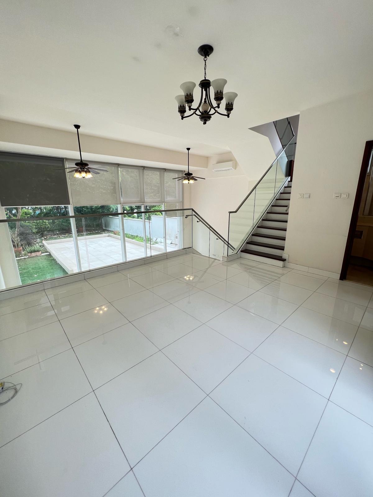 東涌藍天海岸2期水藍天雙號洋房,間隔為套三房,另設儲物房及工人套房。(代理提供)