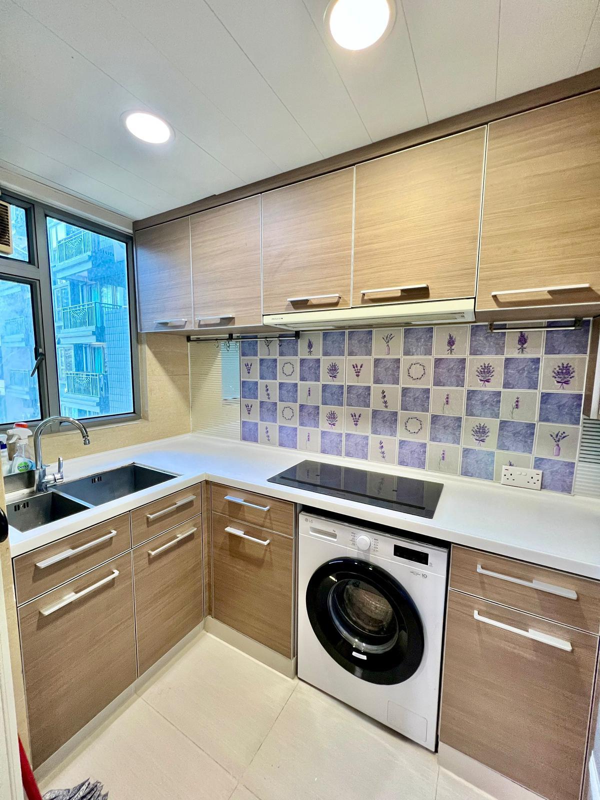 東涌映灣園高層兩房蝕讓盤,廚房光線充足,面積亦寬敞。(代理提供)