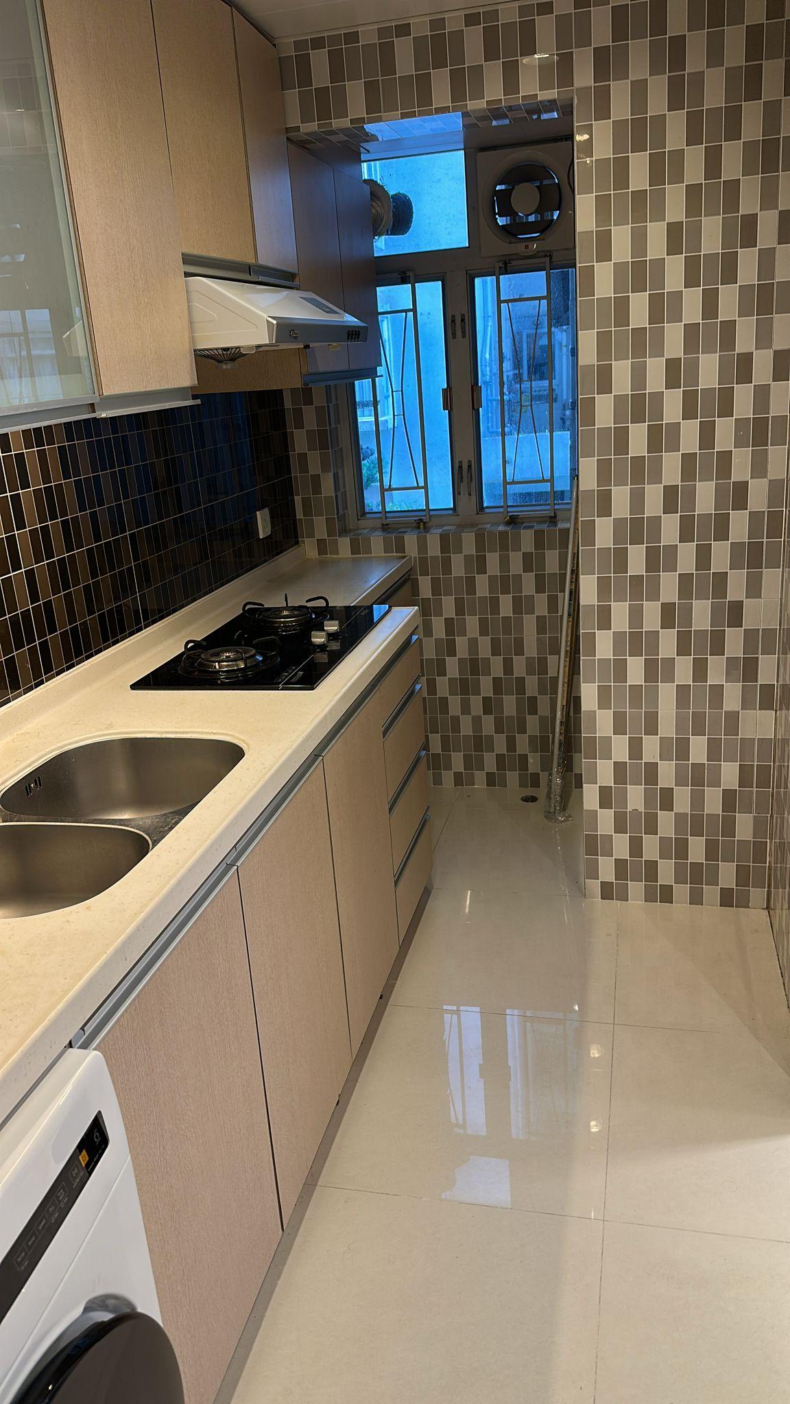 太古城兩房企裝蝕讓盤,廚房裝修簇新,新買家可節省不少裝修費。(代理提供)