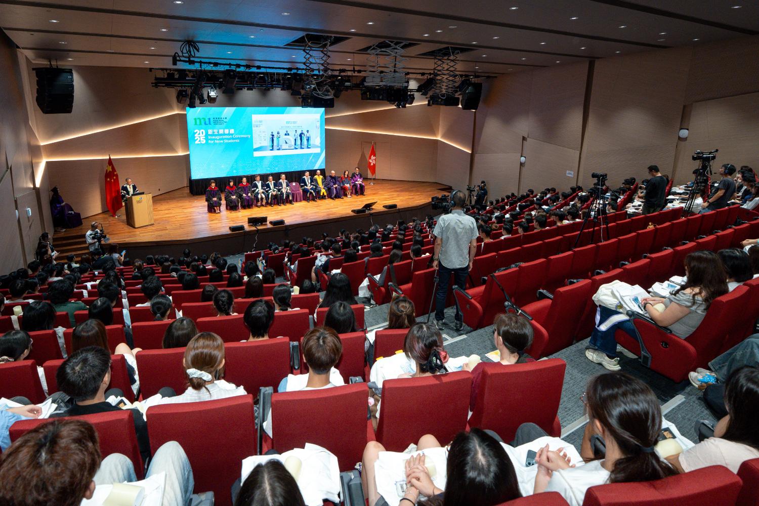 都大為全港最具規模的自資院校,今個學年有逾4,900位新生分別入讀大學五個學院開辦的超過40個全日制本科生課程。