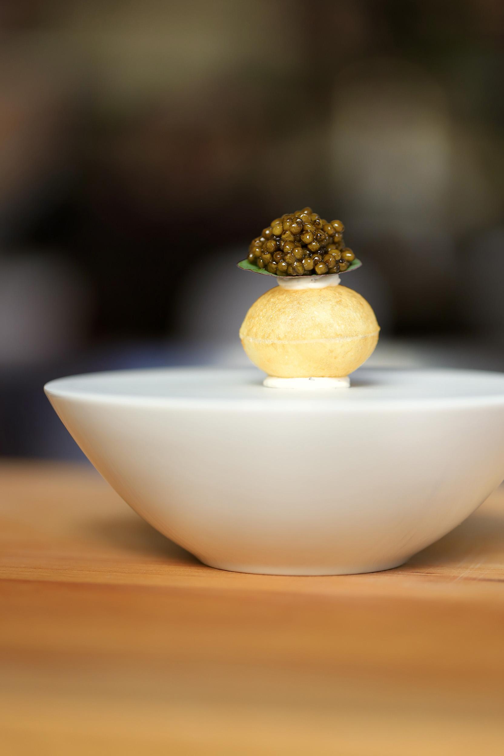 Pomme Soufflée au Caviar