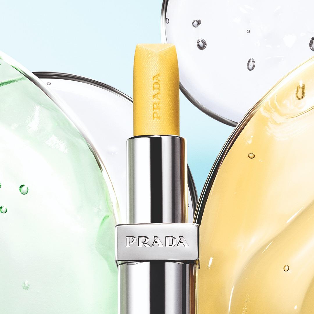 香蕉沙冰護唇膏可同時用作臉部提亮。$380