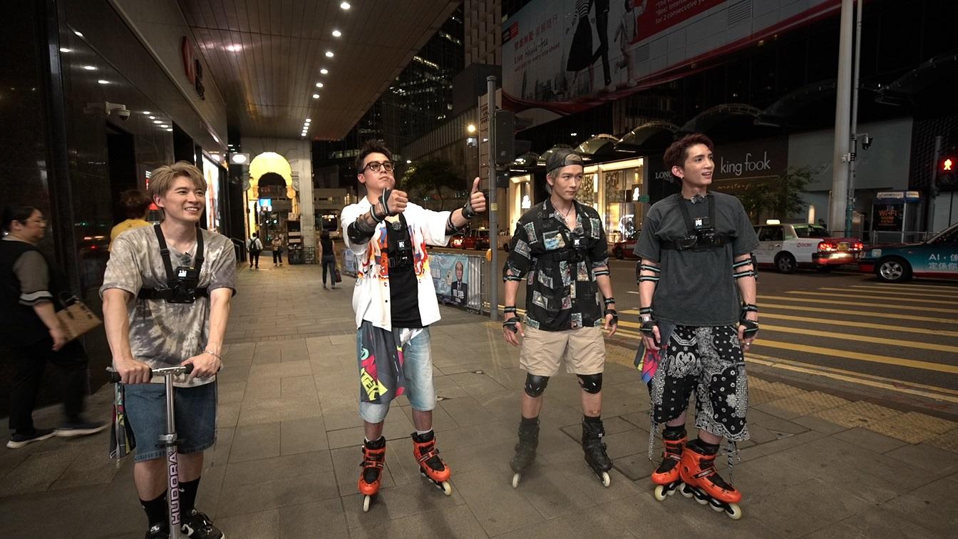AK、Lokman、Atlon和Frankie在《夜粥先生幾多點》節目中踩roller。