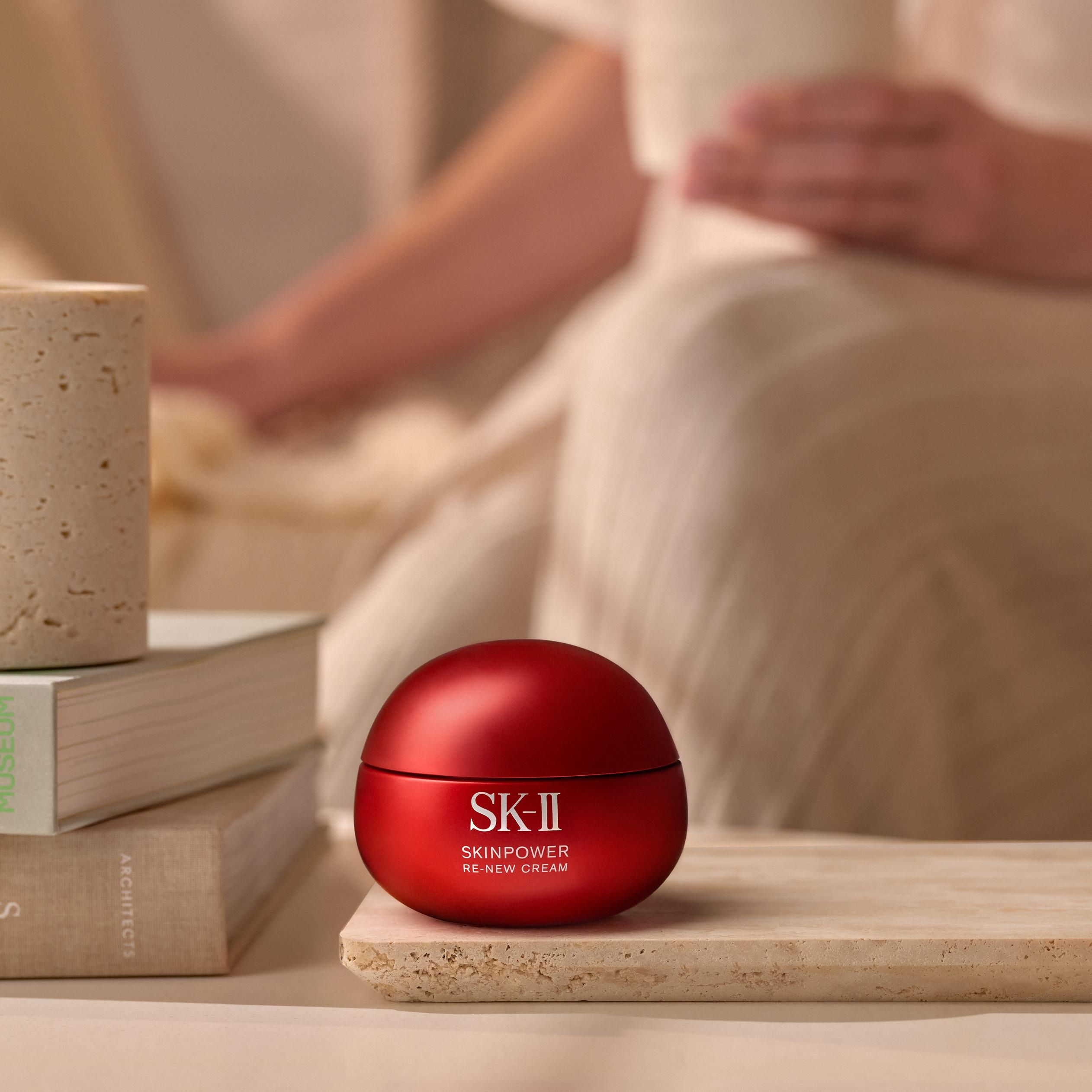 SK-II推出全新SKINPOWER煥顏能量系列,以嶄新抗老化成分對抗斷崖式衰老。