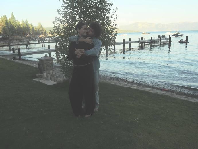 有傳Selena與Benny於本月舉行婚禮,不知是否在這湖泊區。