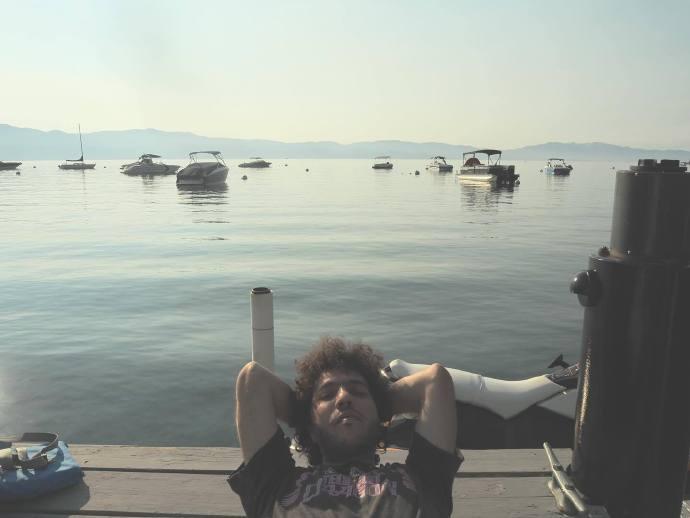 有傳Selena與Benny於本月舉行婚禮,不知是否在這湖泊區。