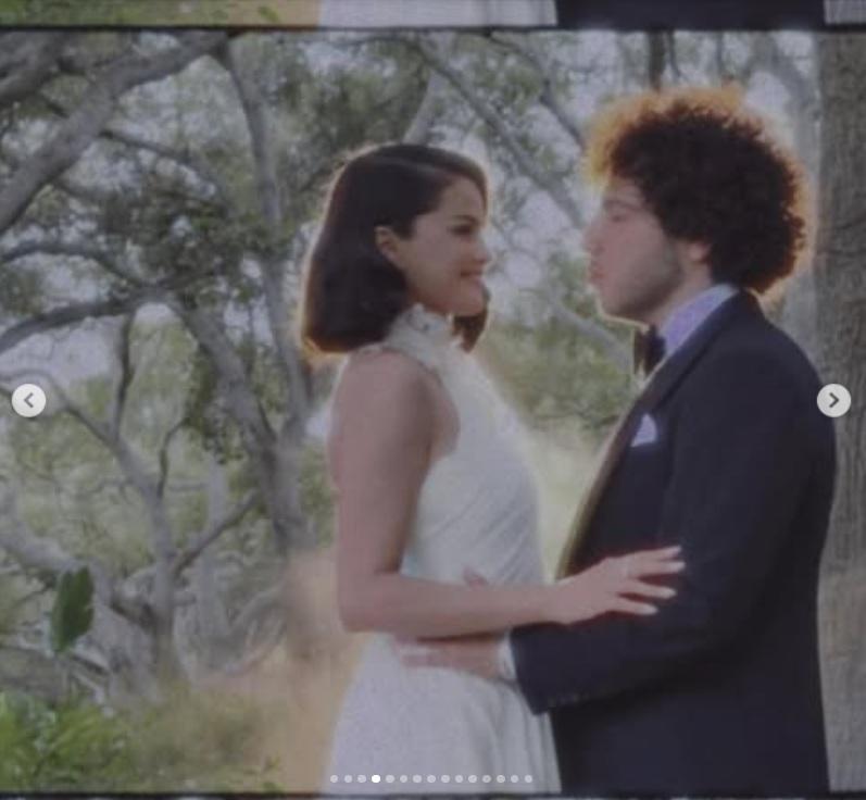 Selena Gomez與Benny Blanco 2023年12月確定戀情,拍拖年多昨日舉行婚禮。