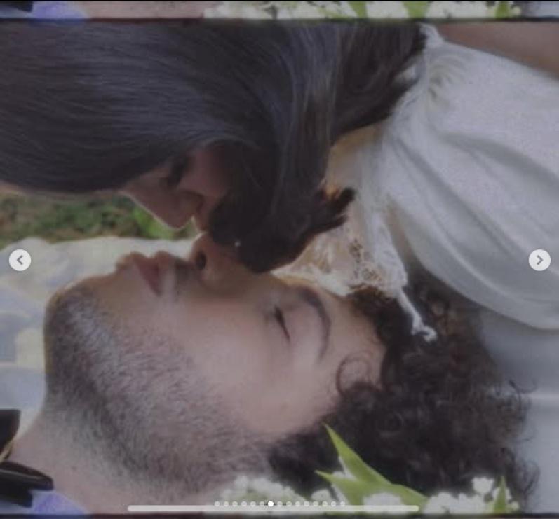 Selena Gomez公布的婚禮照片,特別營造懷舊朦朧美。