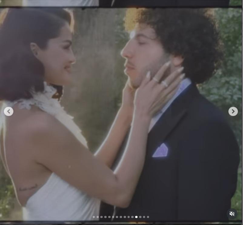 Selena Gomez的婚紗簡潔優雅,配合復古波浪髮型非常清雅。