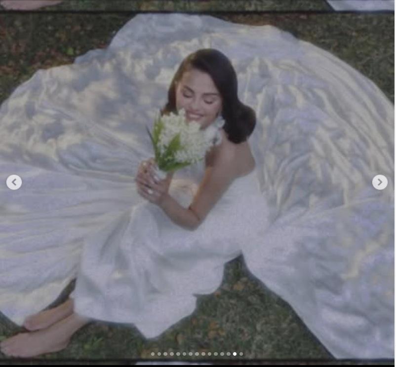 Selena Gomez公布的婚禮照片,特別營造懷舊朦朧美。