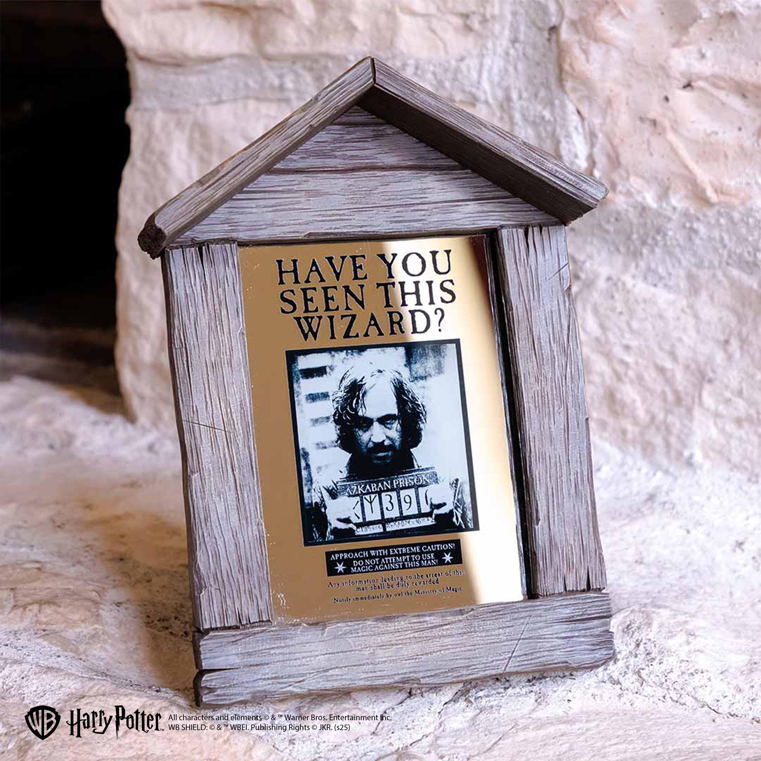 天狼星(Sirius Black)通緝令酒吧鏡畫擺設 $780:設計靈感來自Hogsmeade Village酒吧張貼的通輯海報,逼真模仿木材紋理,連框上的鐵釘也巧妙細膩地彎曲。