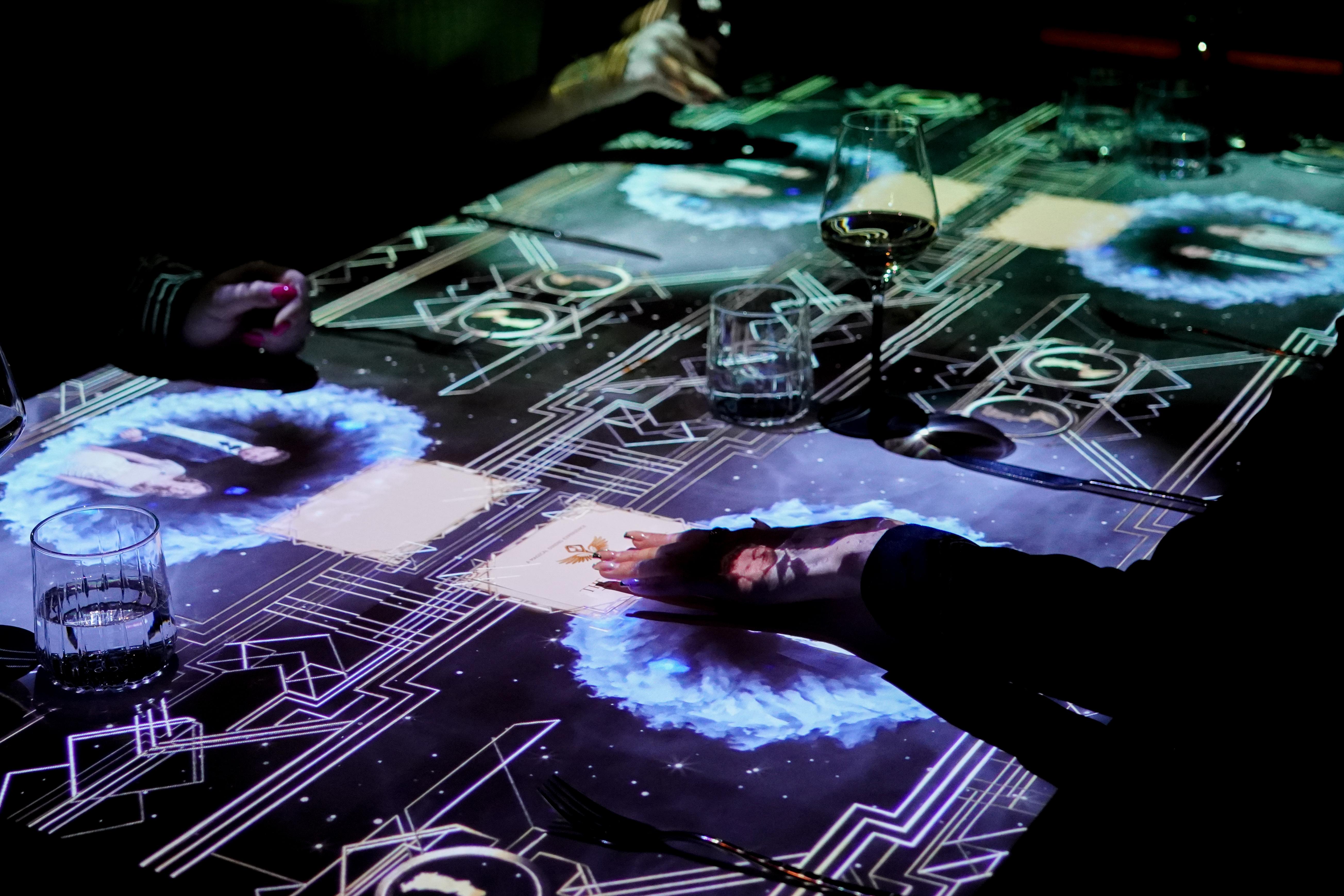 每場「魔幻餐桌」表演為時大約兩小時。