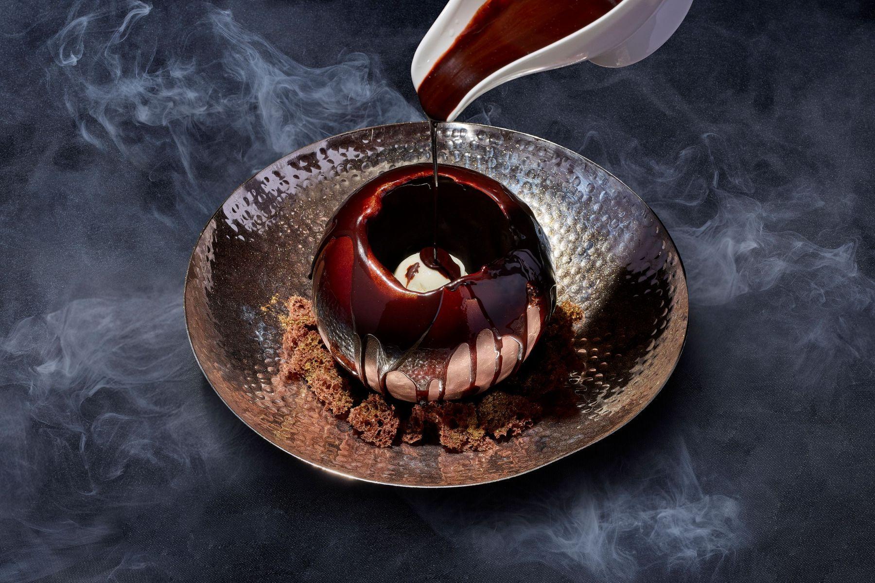 最終幻象:朱古力球配水煮蜜桃、薑味黑朱古力醬及青蘋果雪葩