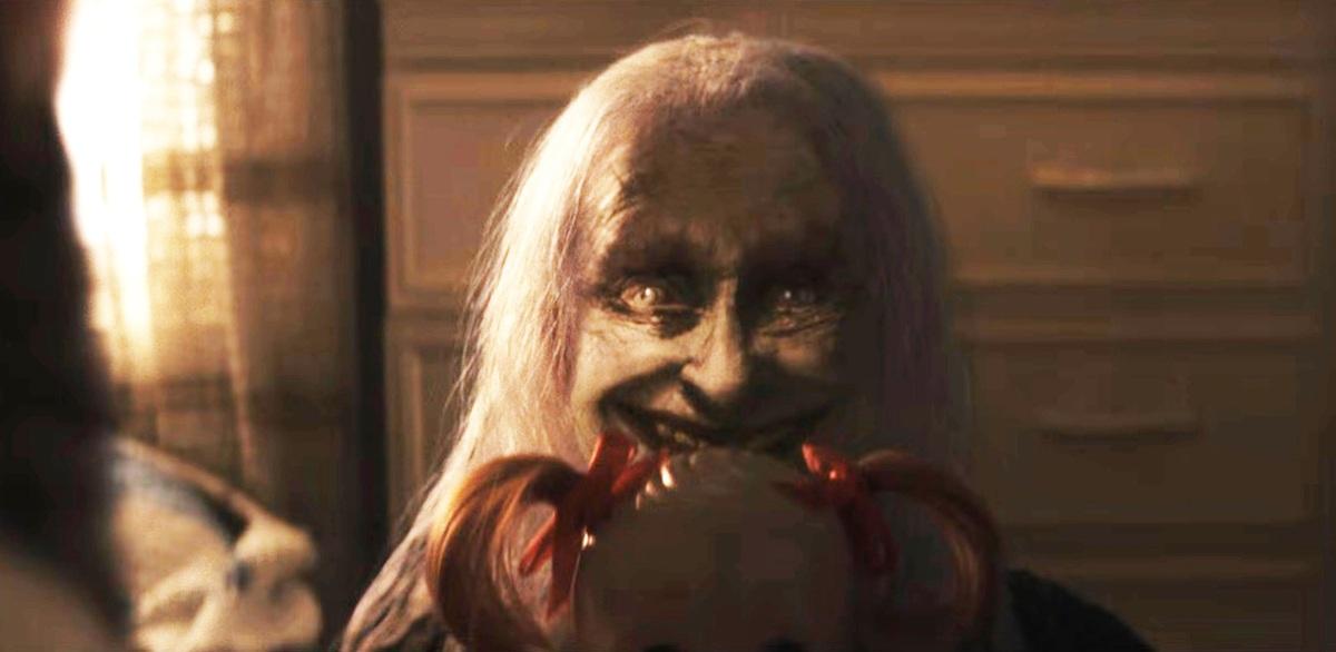 片中經常嚇得觀眾尖叫的女鬼。