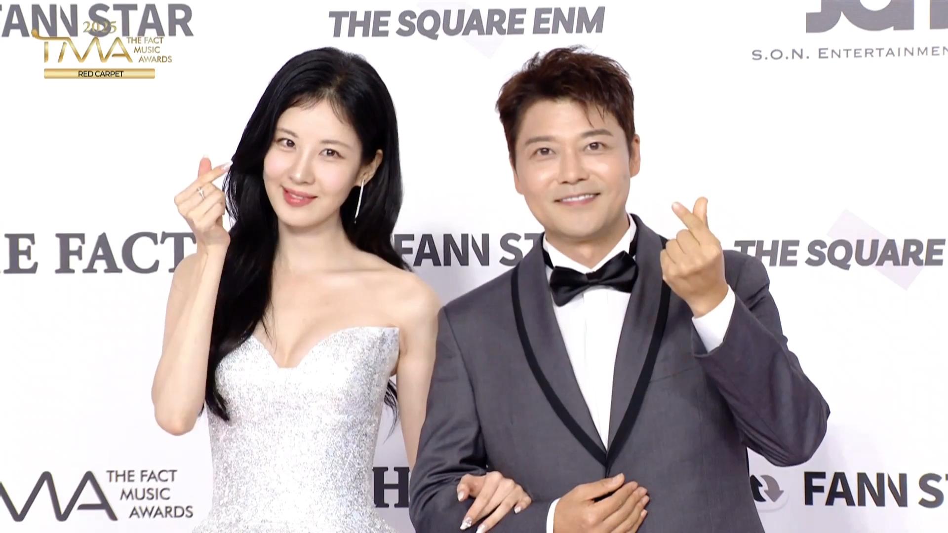 徐玄和全炫茂擔任韓國音樂盛典《2025 The Fact Music Awards》司儀。(直播截圖)