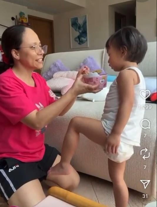 陳柏宇與工人姐姐關係唔錯。