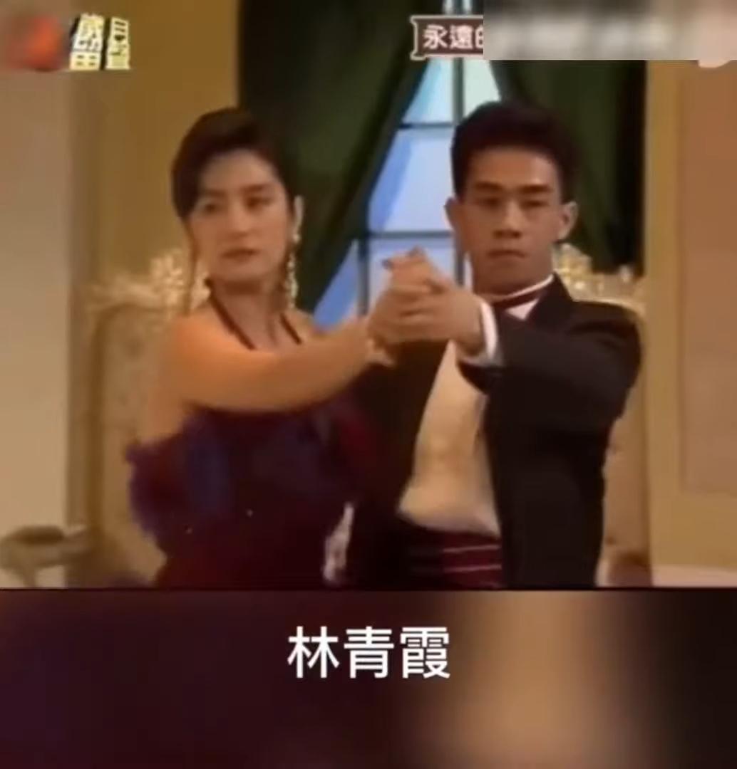 陳小春曾為譚詠麟、梅艷芳、張國榮、葉蒨文等伴舞,更成為羅文的伴舞團「豹小子」成員。