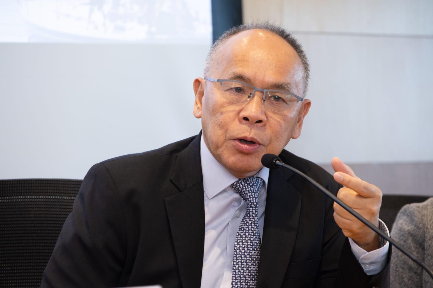 香港大學香港賽馬會防止自殺研究中心總監葉兆輝教授。(周令知攝)