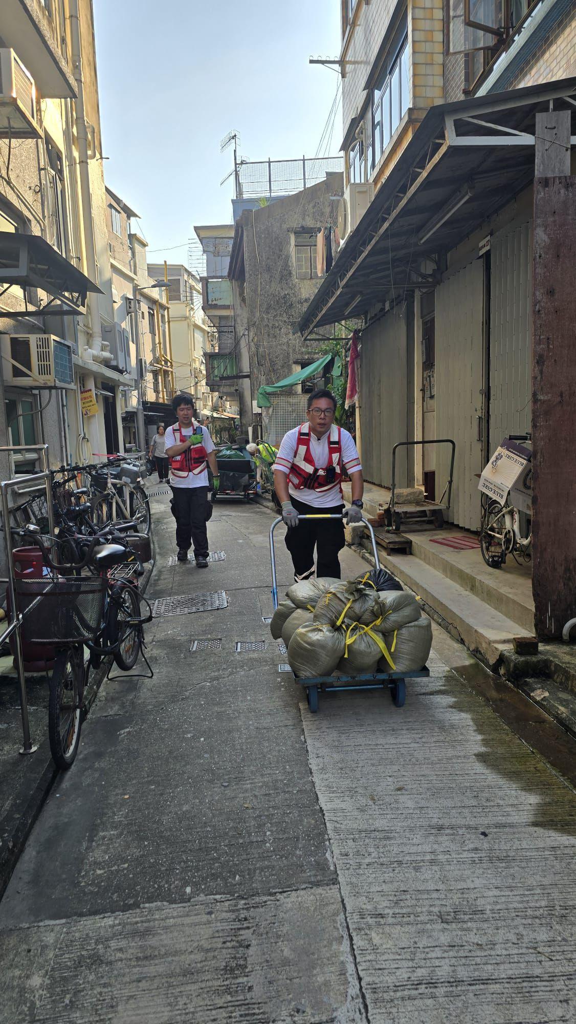 超強颱風樺加沙正逐漸增強,香港紅十字會指已啟動戒備行動,為幫助高危社區作好準備。(香港紅十字會圖片)