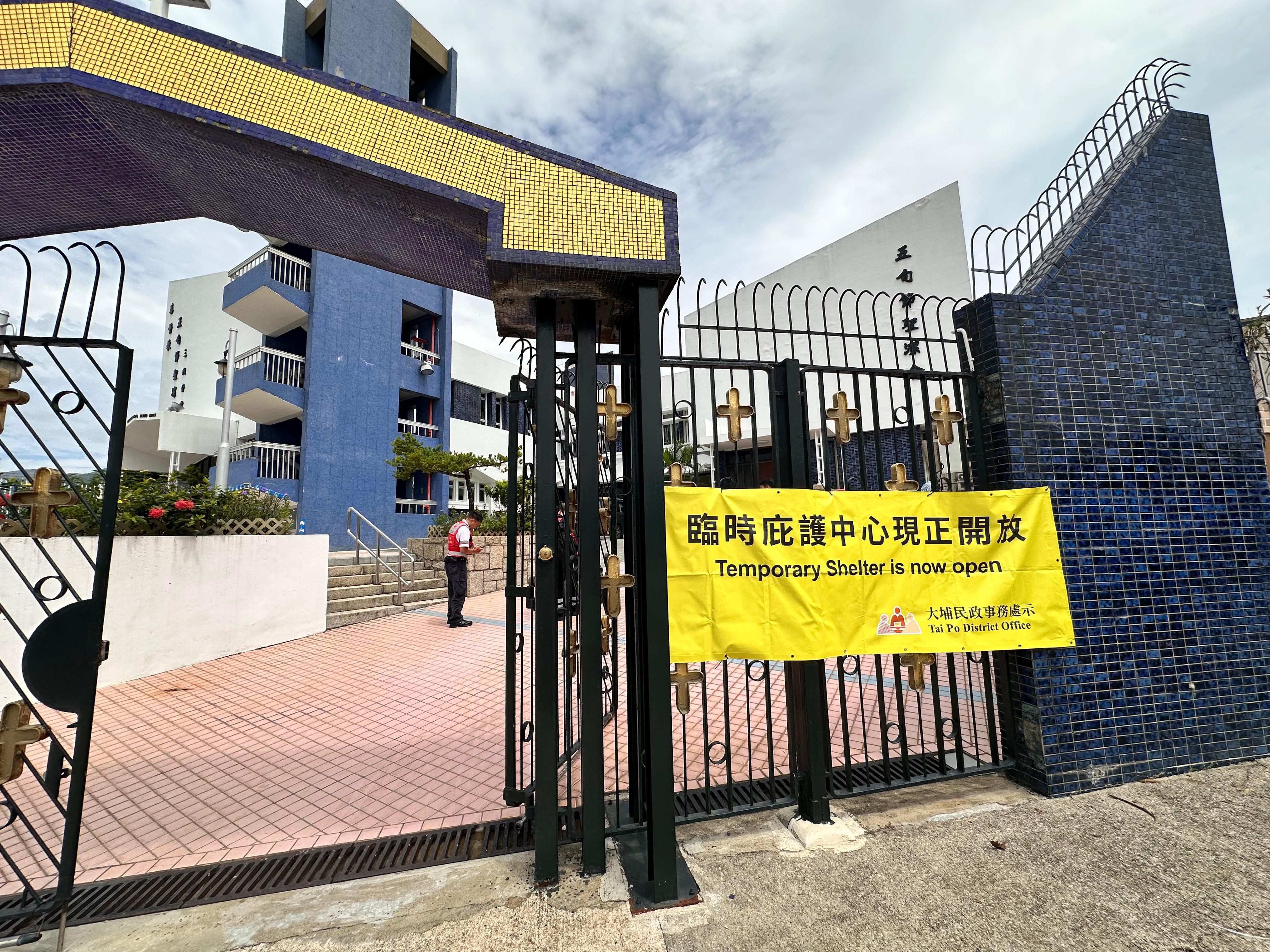 香港紅十字會急救團隊進駐高危地區庇護中心。(香港紅十字會圖片)