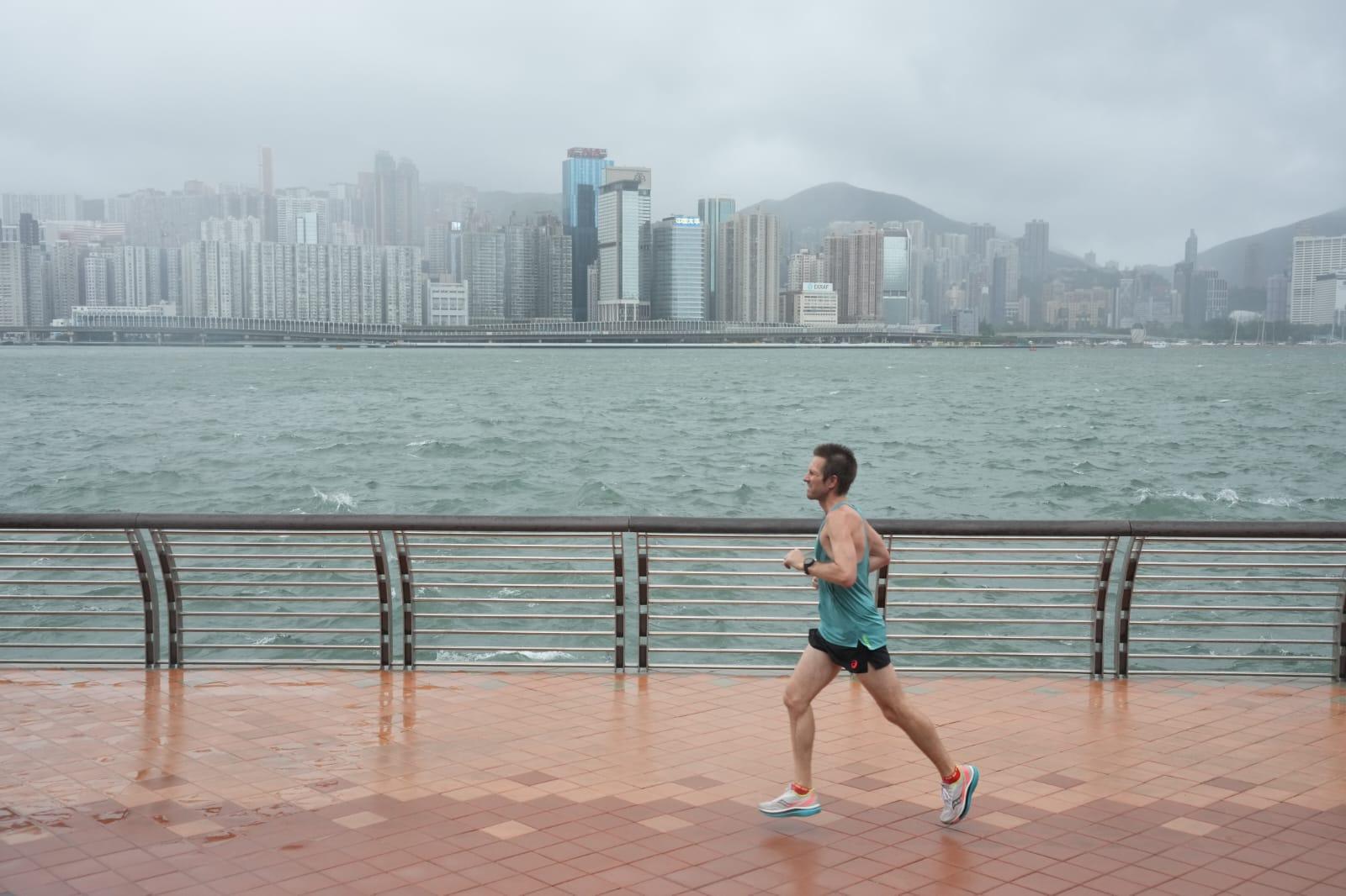 天文台改發三號信號,將在日間大部分時間維持。