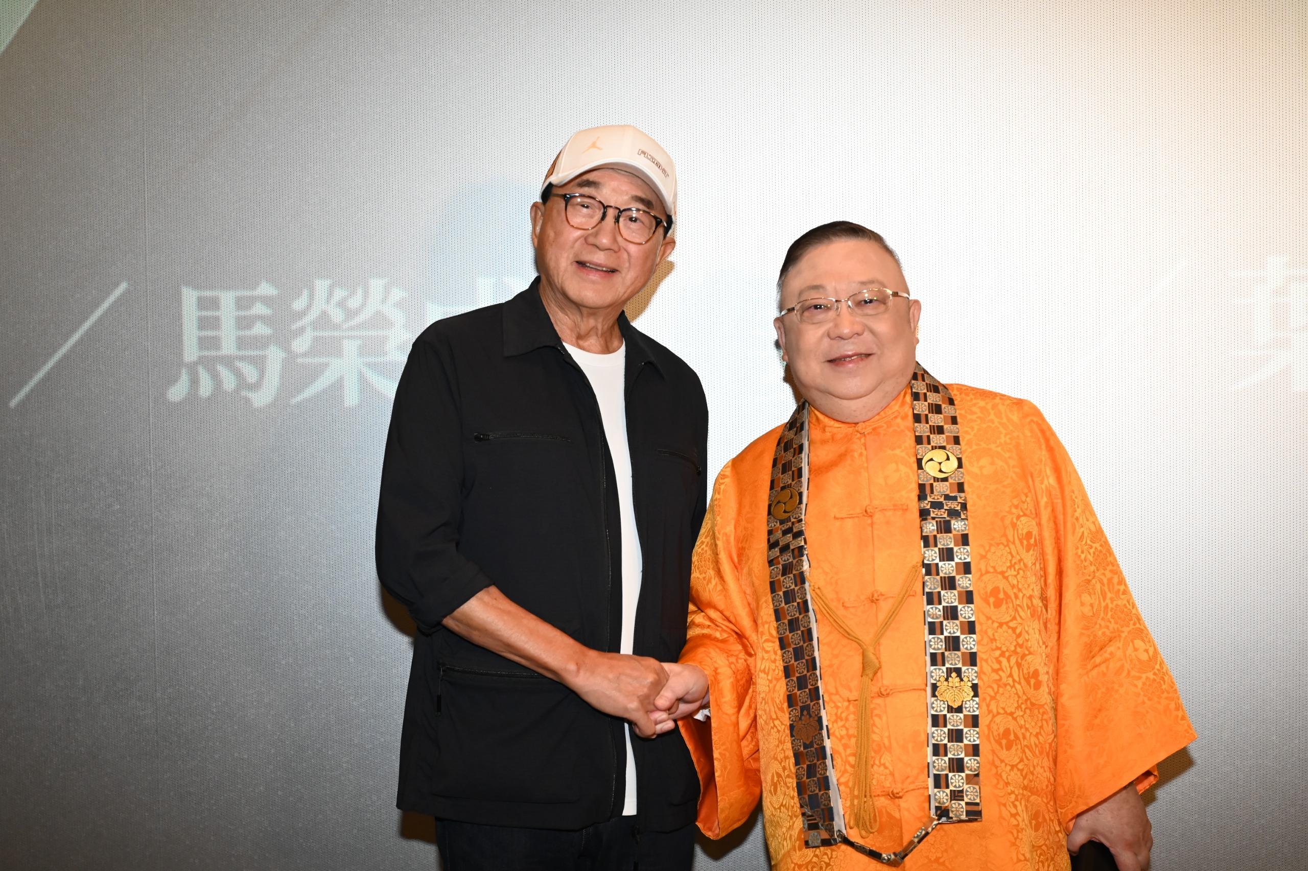 李居明開心可以跟許冠文見面。