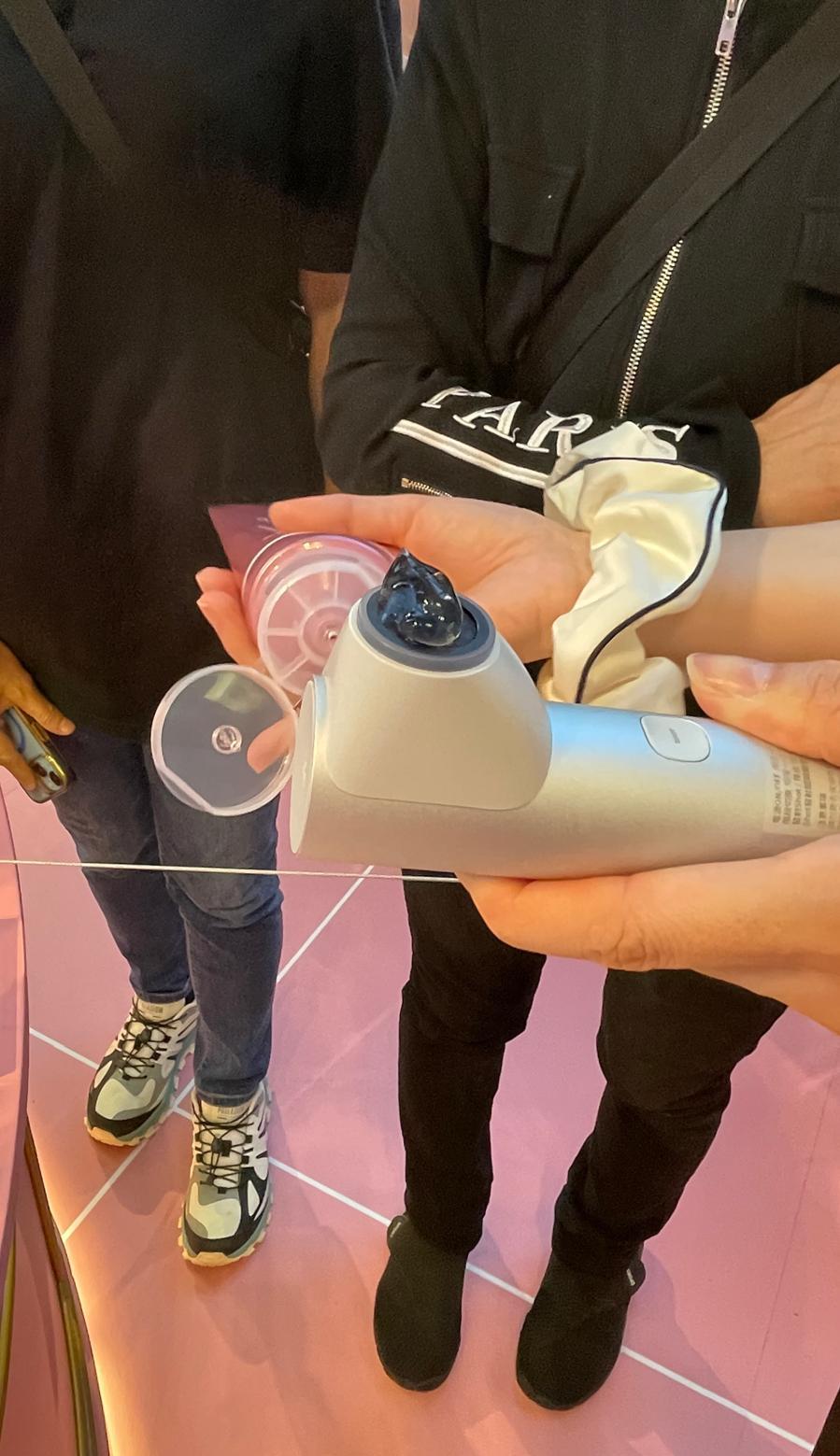 現場有專人教大家使用AGE-R High Focus Shot 緊緻提拉美容儀