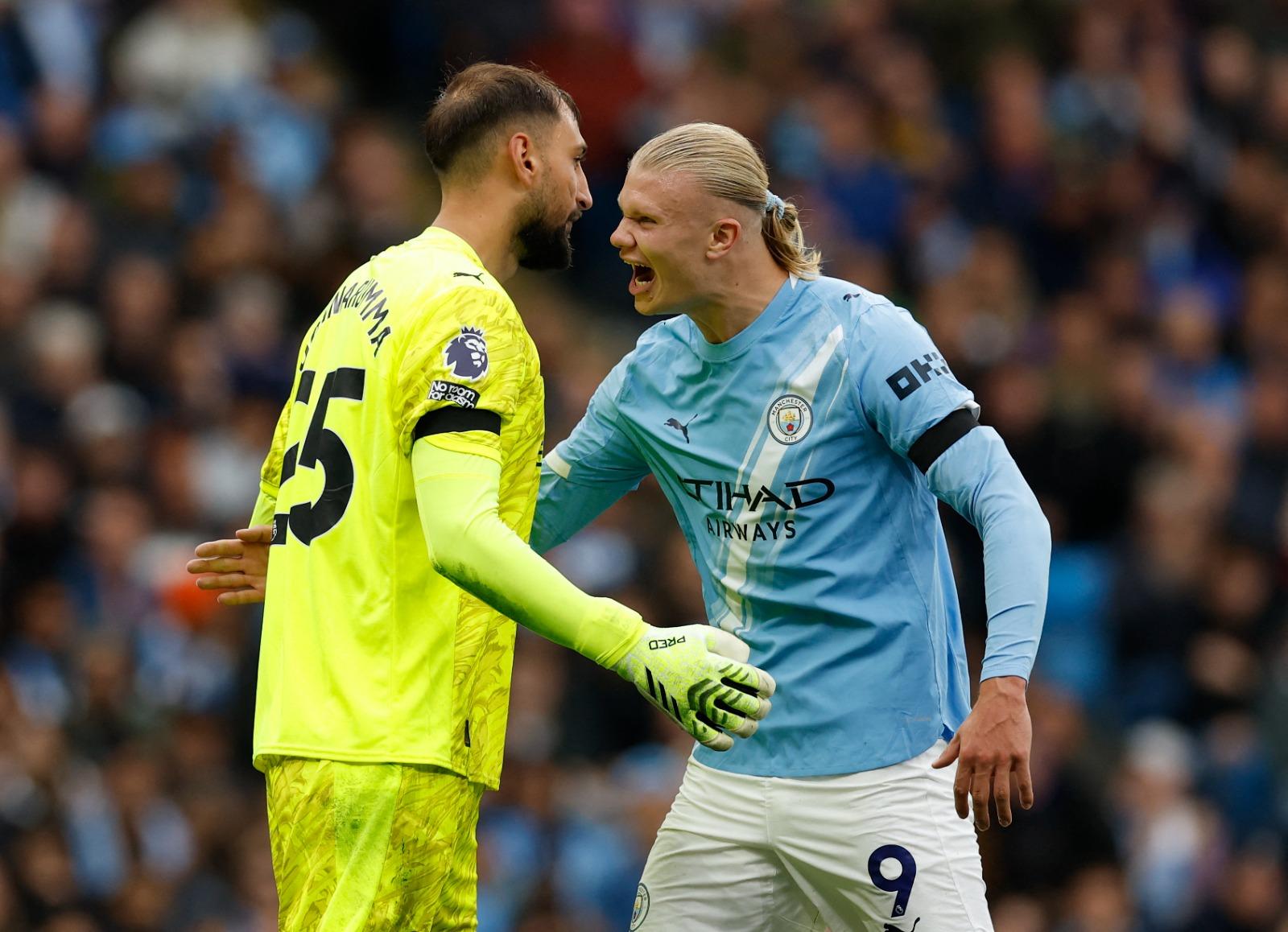 英超︱曼城前鋒夏蘭特與新兵當拿隆馬慶祝。(路透社)