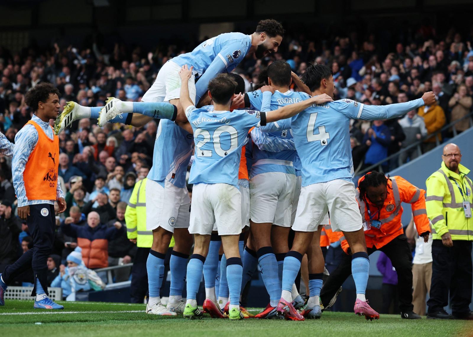 英超︱曼城輕取曼聯,重拾勝軌。(路透社)