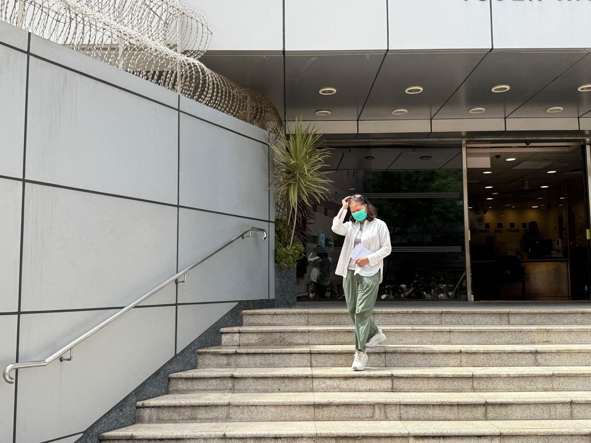 侯中宇母親甘璞英,被國安處帶往荃灣警署協助調查。