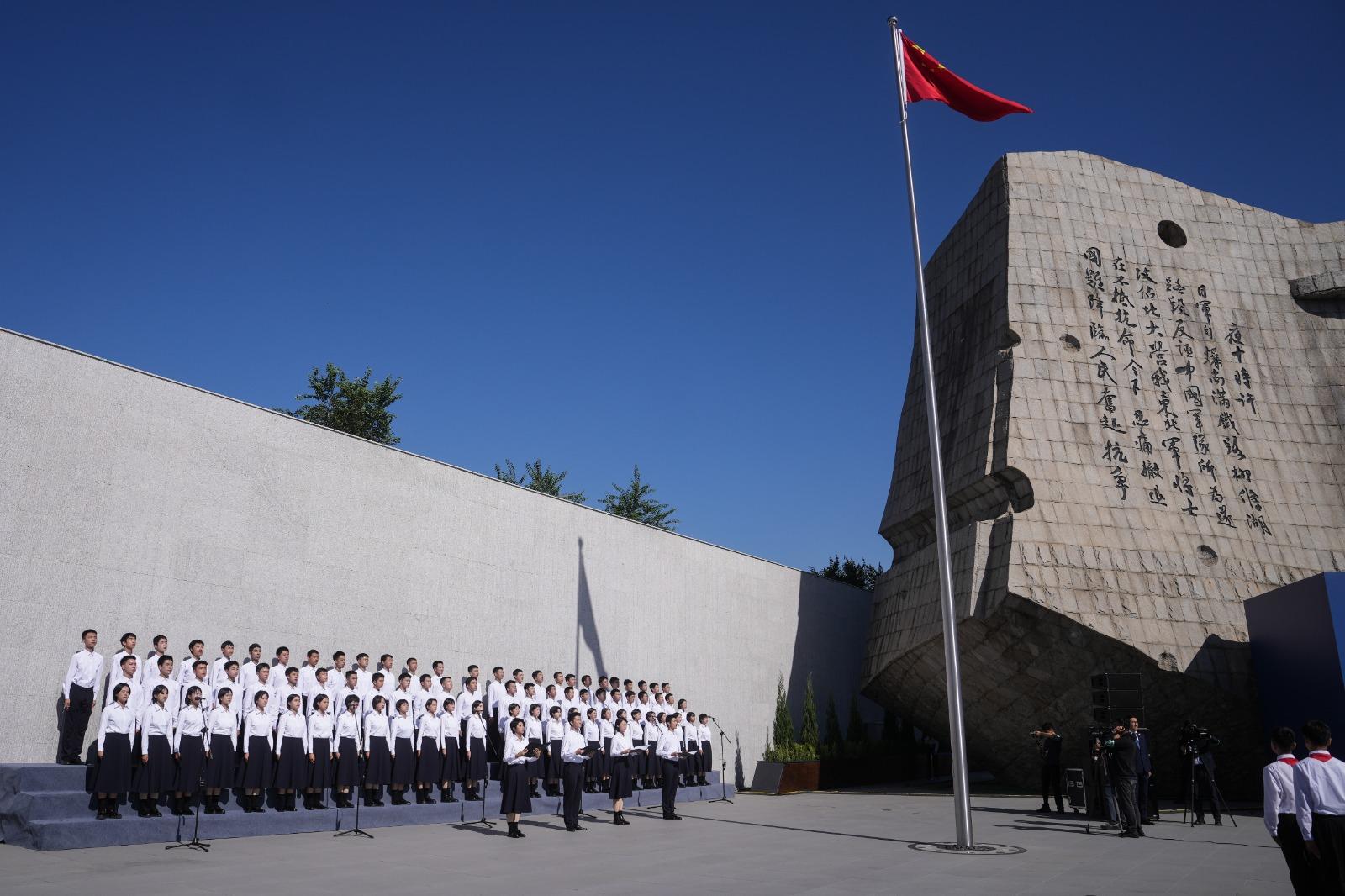 「九一八事變」94周年,遼寧瀋陽九一八歷史博物館殘曆碑廣場舉行撞鐘鳴警儀式。(新華社)