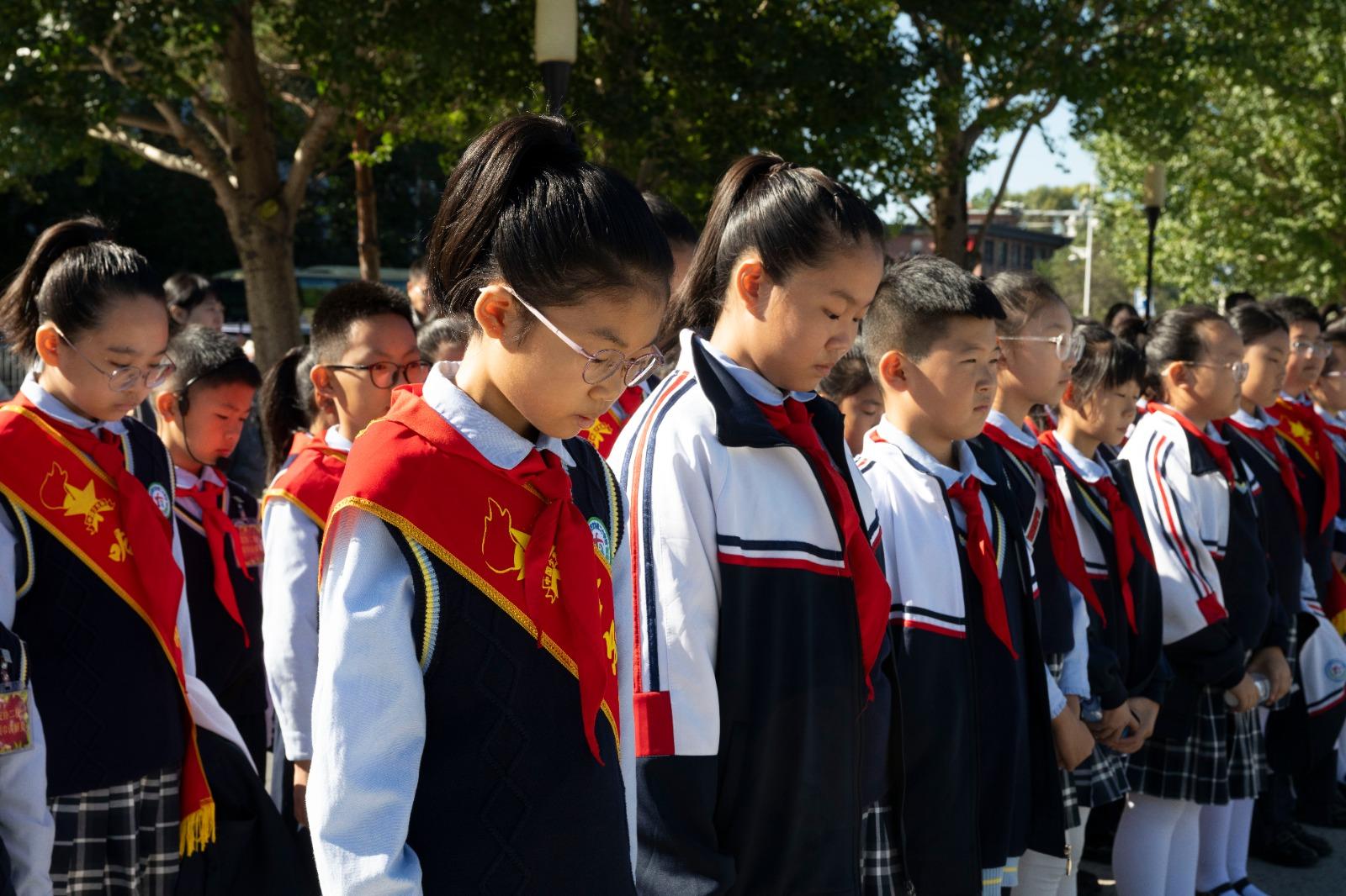 「九一八事變」94周年,遼寧瀋陽九一八歷史博物館殘曆碑廣場舉行撞鐘鳴警儀式。(新華社)