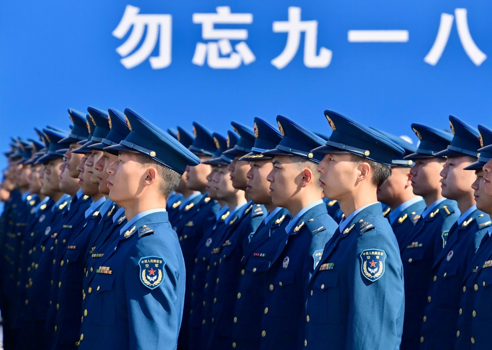 「九一八事變」94周年,遼寧瀋陽九一八歷史博物館殘曆碑廣場舉行撞鐘鳴警儀式。(新華社)