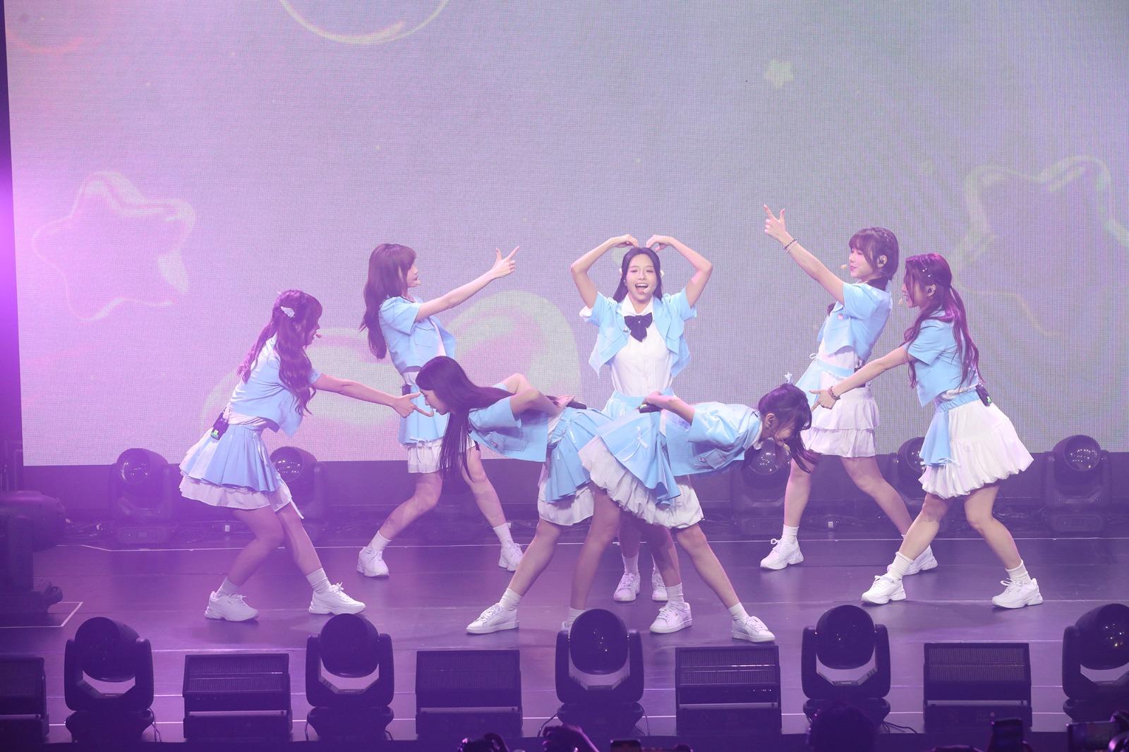由七位一期生組成「IdG Bubbles」將屬於她們的第一首派台歌《泡泡我!》獻給現埸觀眾!