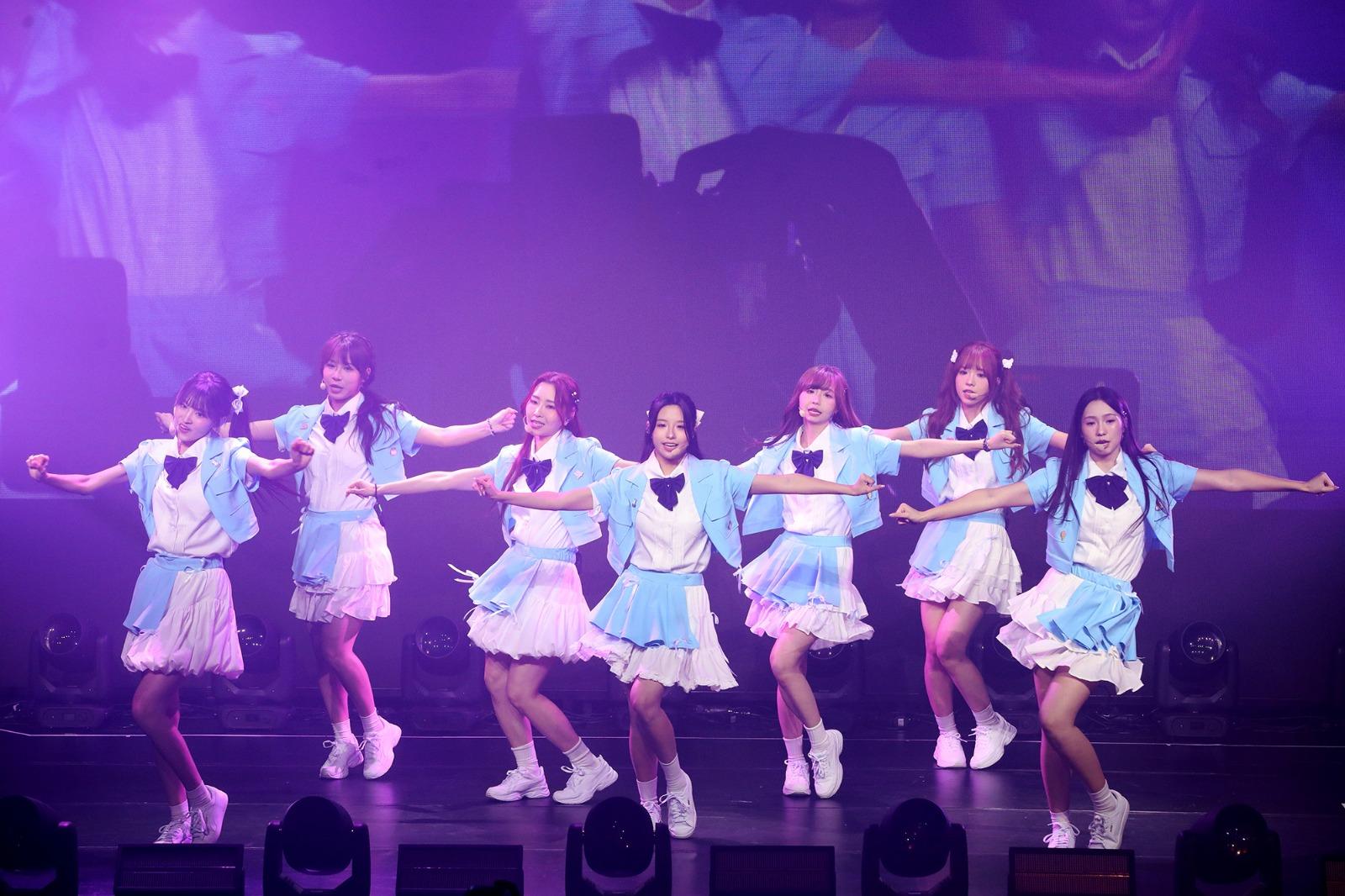 由七位一期生組成「IdG Bubbles」將屬於她們的第一首派台歌《泡泡我!》獻給現埸觀眾!