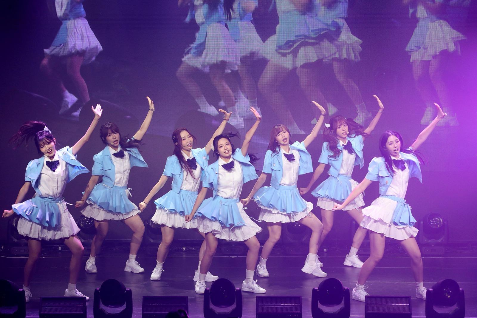 由七位一期生組成「IdG Bubbles」將屬於她們的第一首派台歌《泡泡我!》獻給現埸觀眾!