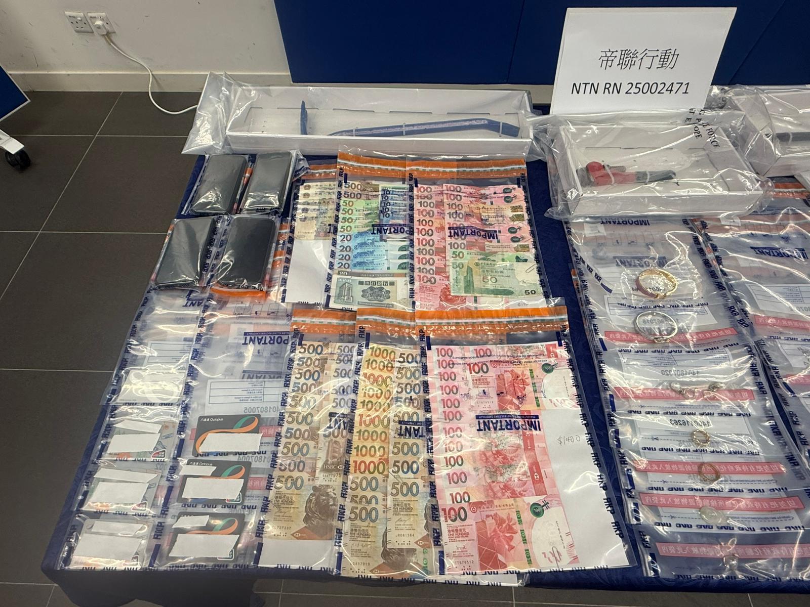 警方成功起回部份失物,包括首飾及檢獲撬開門窗的爆竊工具。