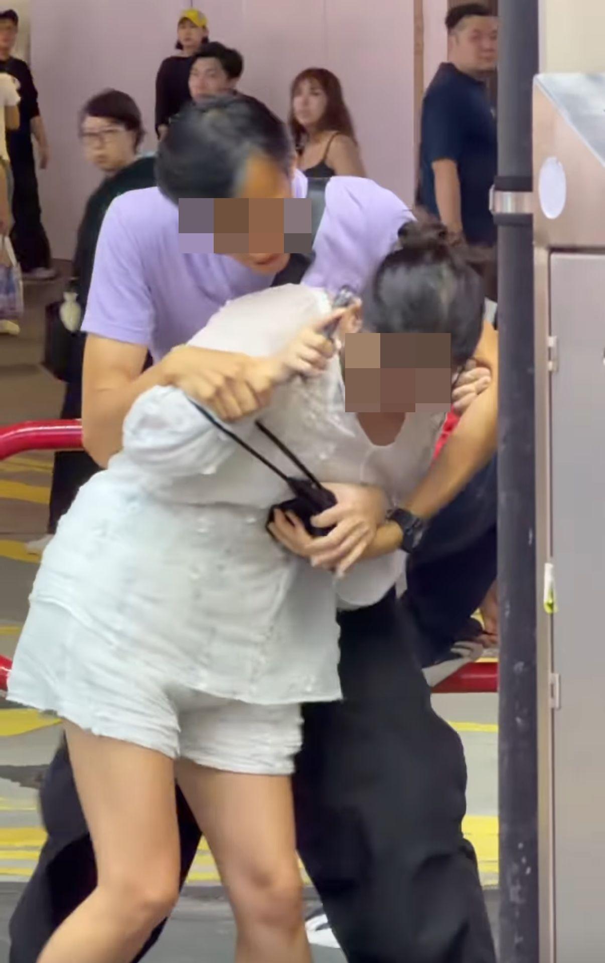 銅鑼灣街頭發生當眾熊抱非禮案。(Threads「marco_c828」影片截圖)