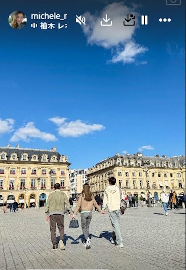 李嘉欣一家三口生活幸福。