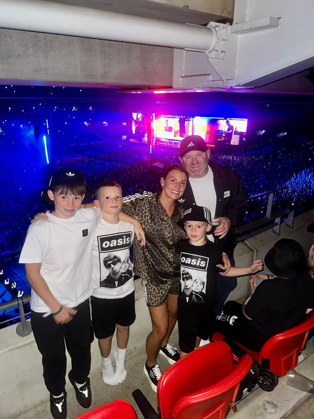 朗尼(Wayne Rooney)一家不時把合照上載到社交平台。