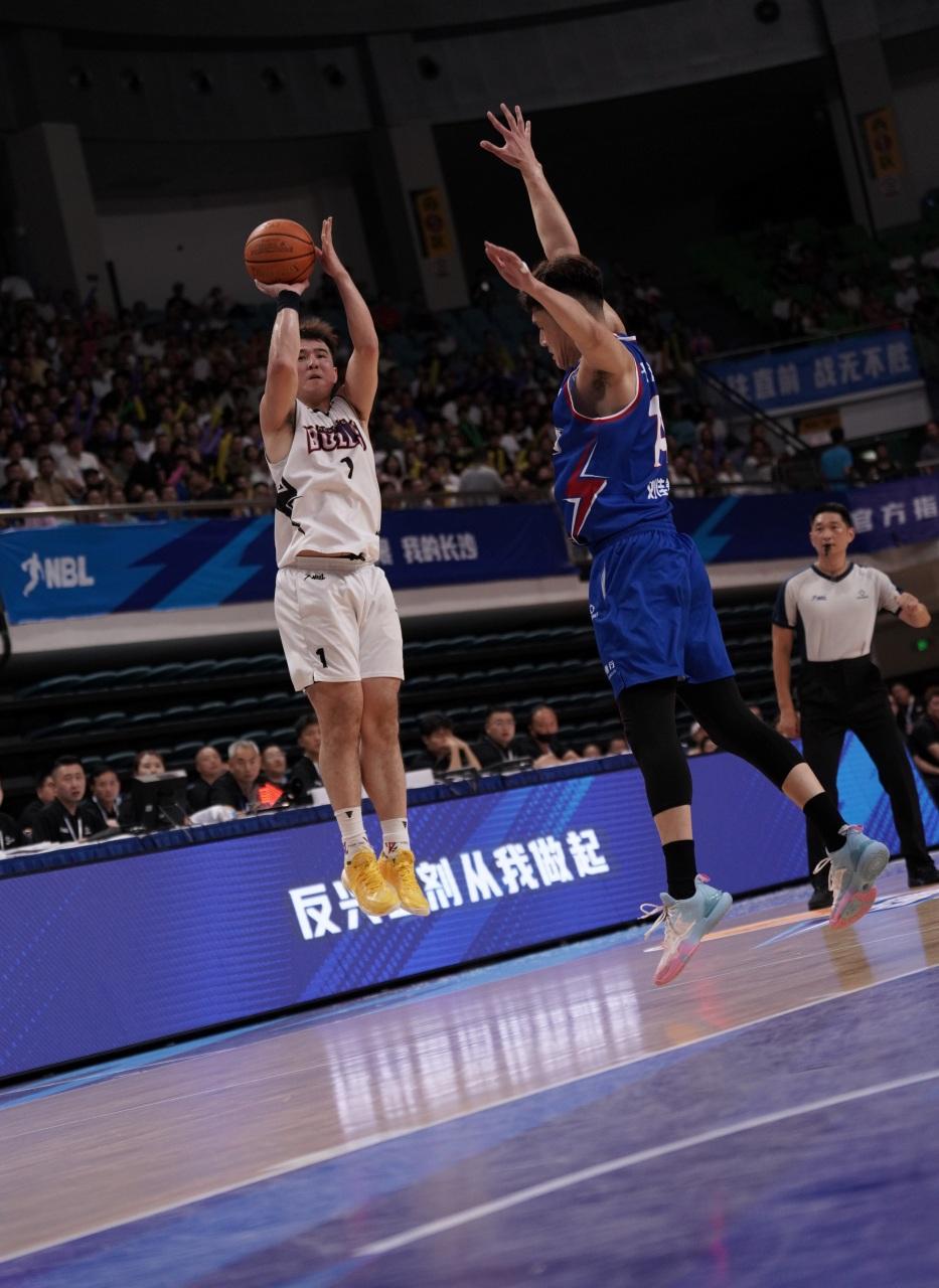 NBL|香港金牛首戰作客險勝長沙 季後賽總決賽場數領先1:0