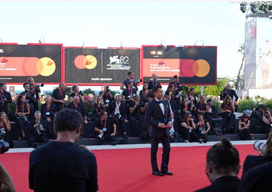 城城表示首次參加威尼斯電影節,他非常喜歡這座城市的氛圍。