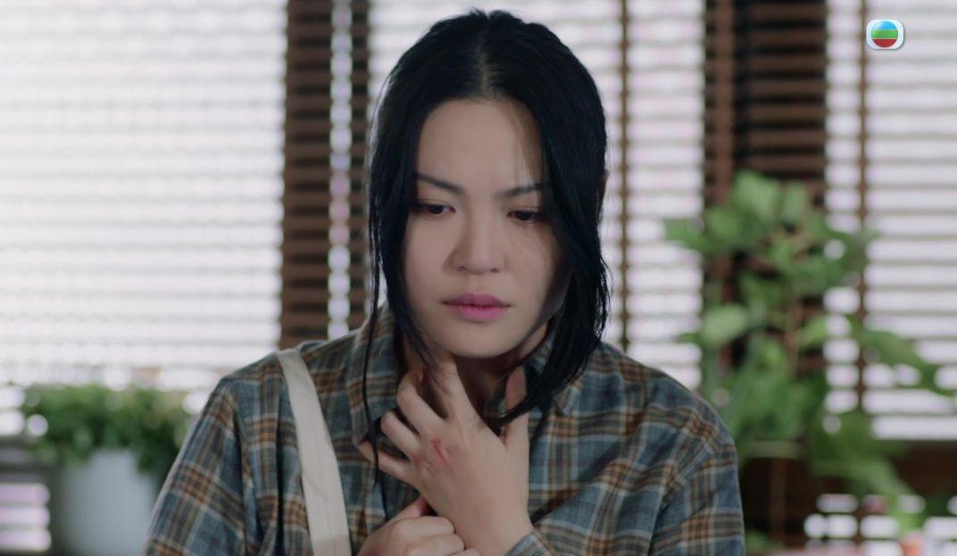 麥皓兒扮演徬徨又無助。