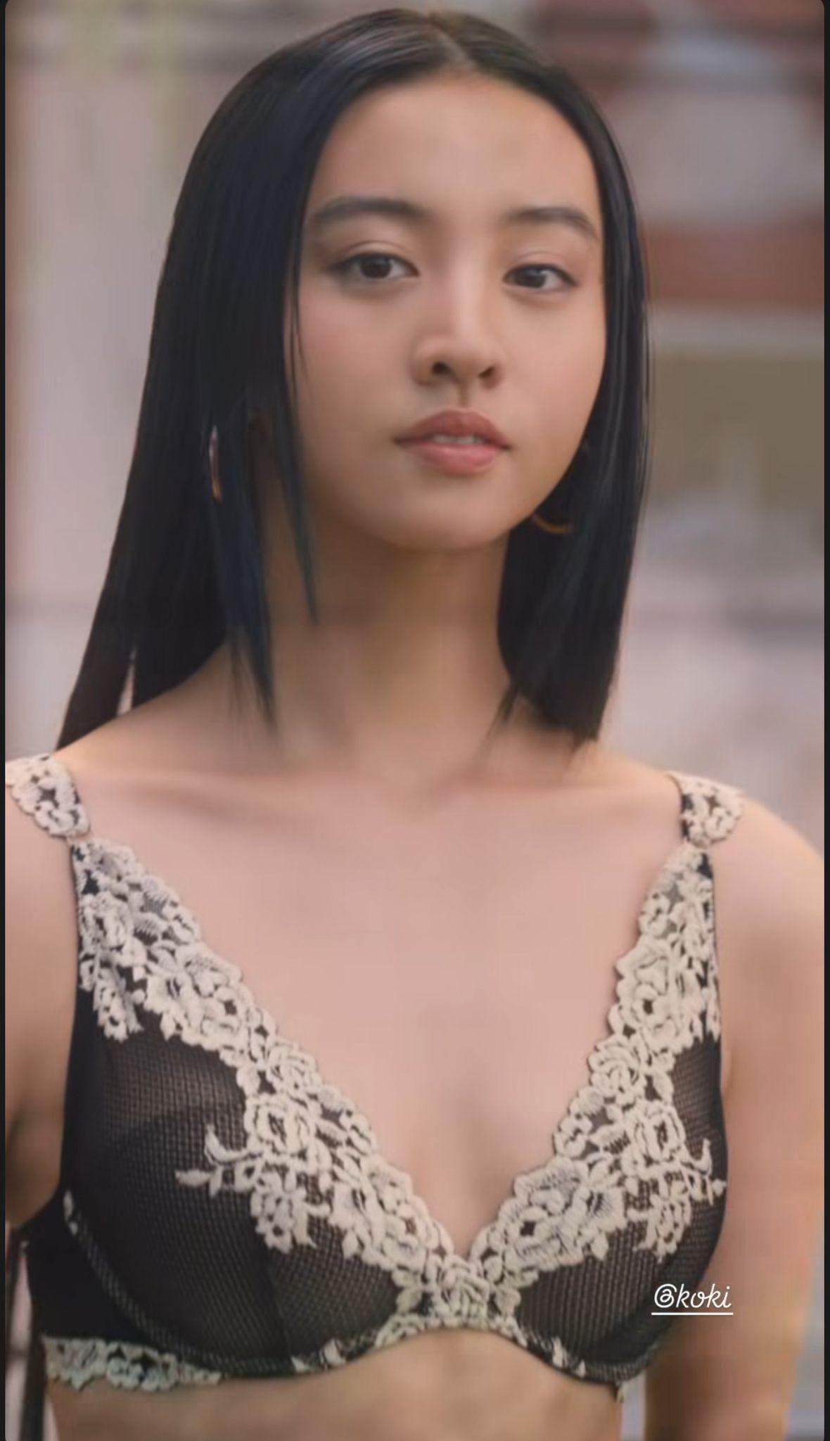 Koki罕有穿內衣示人,以性感登場硬銷女人味。