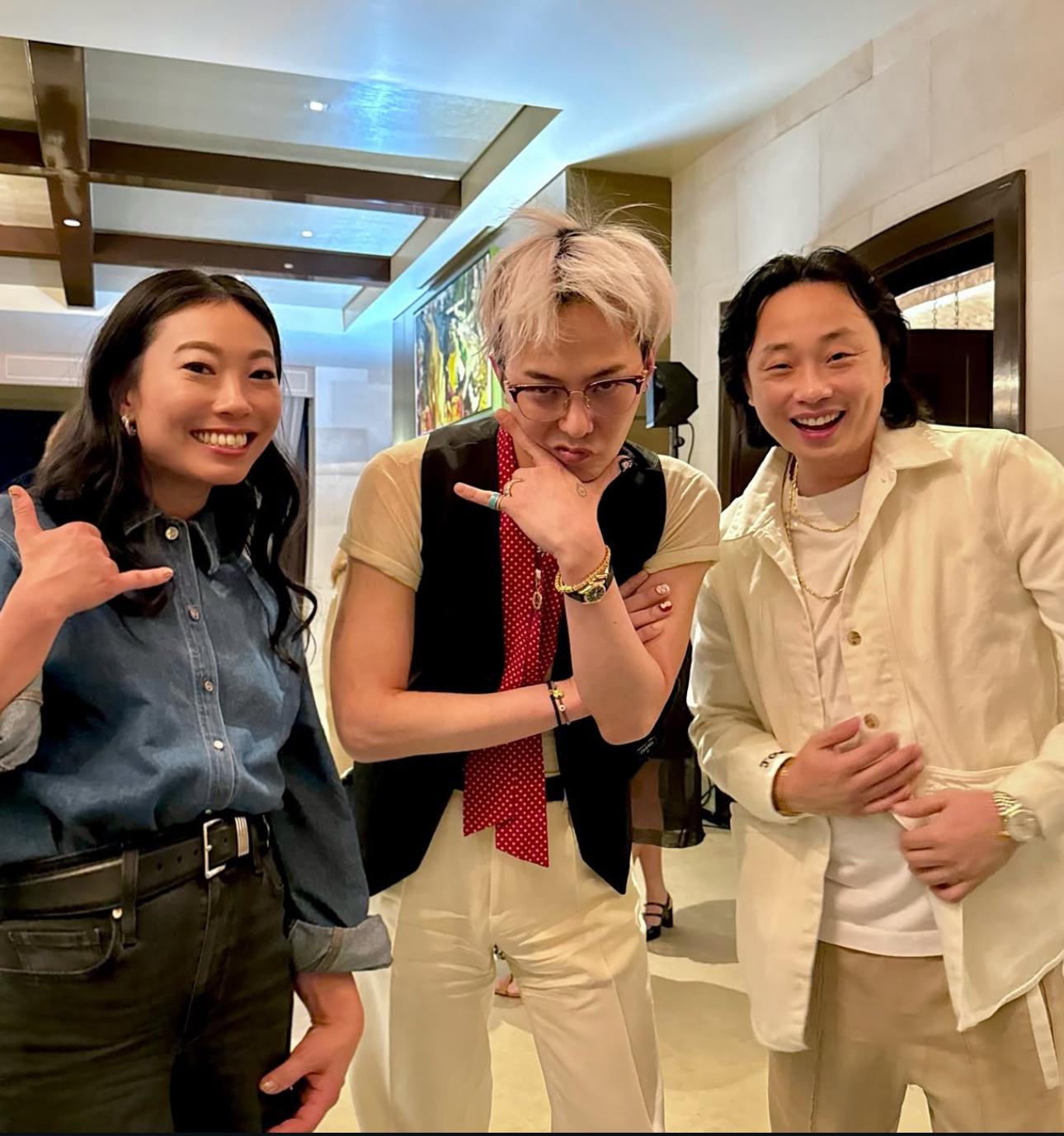 Jimmy O. Yang在IG貼出GD和Awkwafina三人合照。