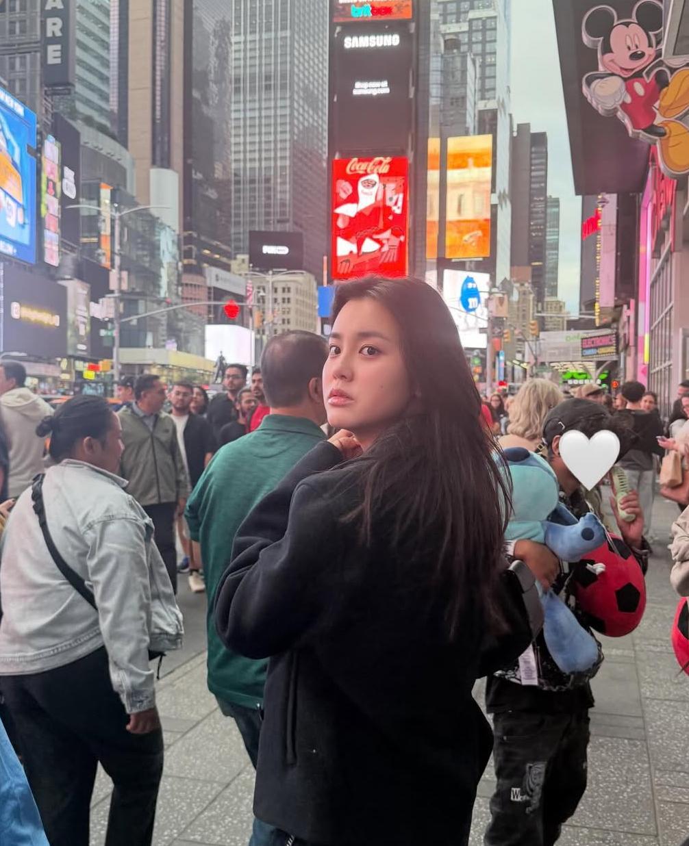 姚焯菲現時身在美國紐約讀書。