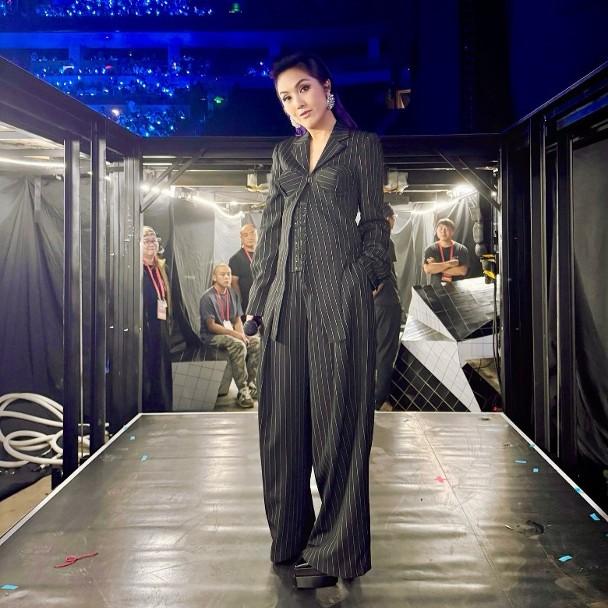 千嬅近年將事業重心轉戰內地市場,並且在內地擁有超高的人氣。