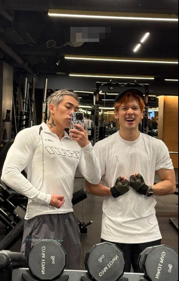 關智斌日前在社交網分享健身時巧遇Tyson Yoshi。