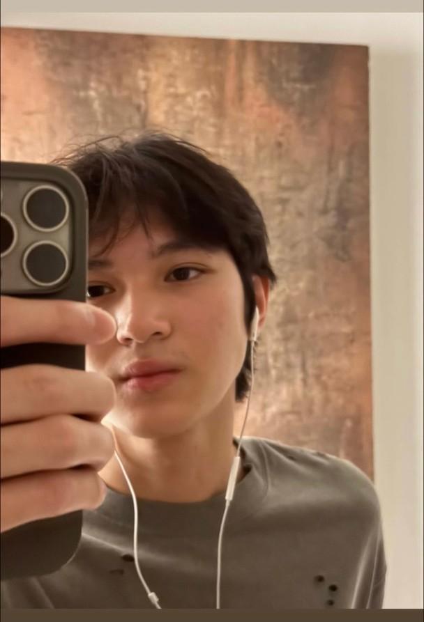 魔童仔大十八變,日前分享一張自拍照被指撞樣TVB小生周嘉洛。